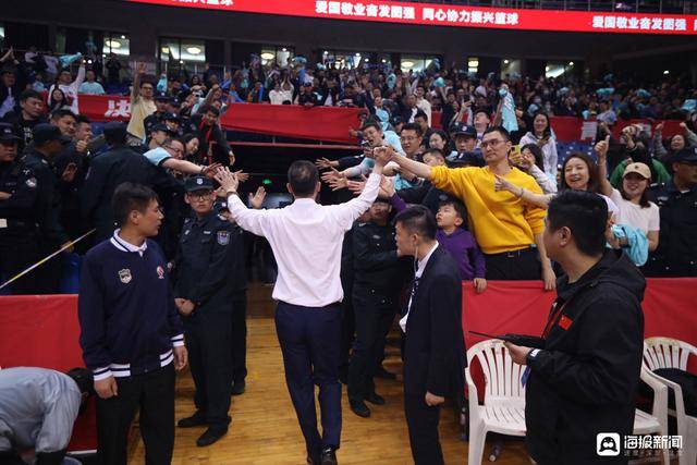 hga026如何注册_强硬拿下天王山之战！青岛男篮大比分2-1浙江广厦hga026如何注册，距四强仅一步之遥！