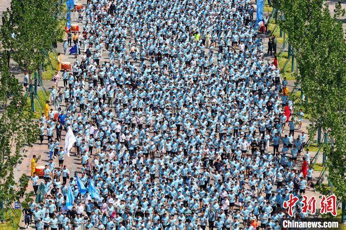 皇冠信用盘需要押金吗_南京邮电大学五千余师生校友奔跑校园“薪火传·踏歌行”