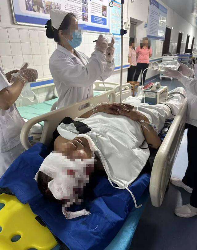 皇冠登3代理申请_六旬男子骑车被越野车撞飞皇冠登3代理申请，女儿发帖：肇事司机是退休法官