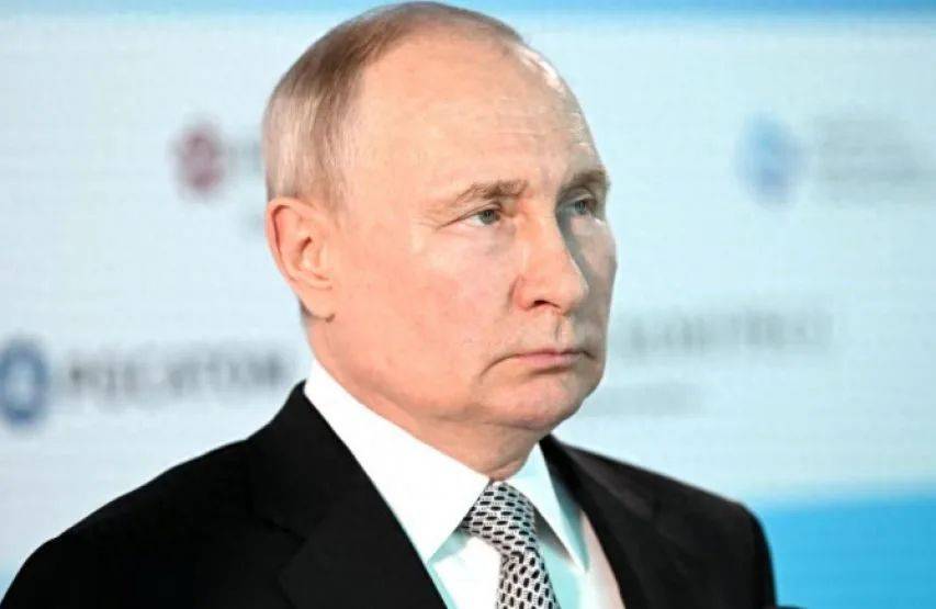 皇冠信用盘出租_特朗普调转“枪口”皇冠信用盘出租，500%关税砸向俄，中方警告奏效，美国不敢硬刚