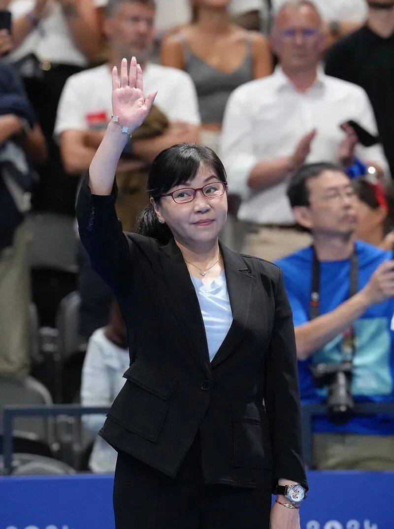 皇冠信用网账号注册_新任领导班子亮相皇冠信用网账号注册！周继红当选中国泳协主席