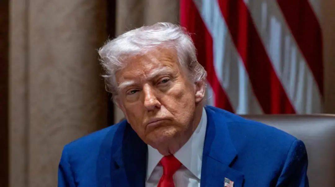 皇冠信用网平台_特朗普态度骤变玄机！不再加关税皇冠信用网平台，中国精准反击奏效，如何揭开美方经济崩溃背后的真相？