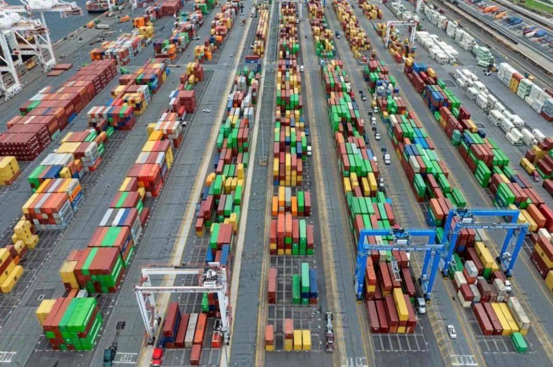 皇冠信用网平台_特朗普态度骤变玄机！不再加关税皇冠信用网平台，中国精准反击奏效，如何揭开美方经济崩溃背后的真相？