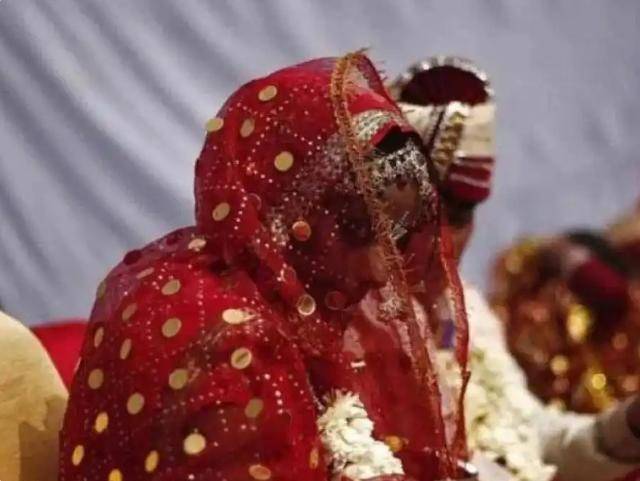 皇冠信用平台出租出售_印男子婚礼当天发现新娘竟被调包成岳母,被哥嫂威胁不许反抗