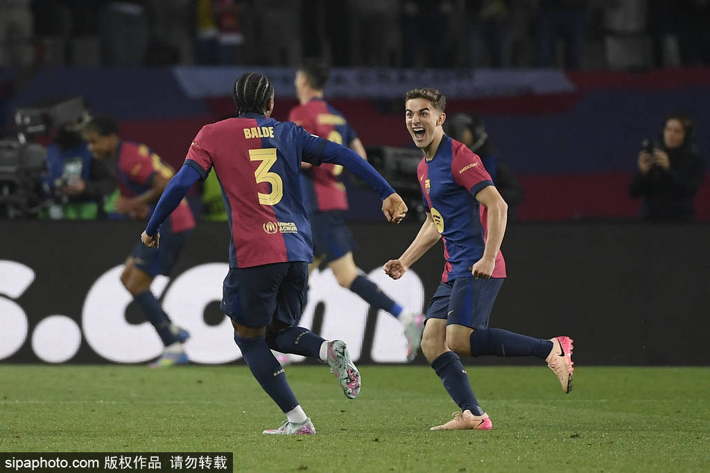 皇冠信用网怎么申请_巴塞罗那更衣室狂欢：年轻一代的胜利派对