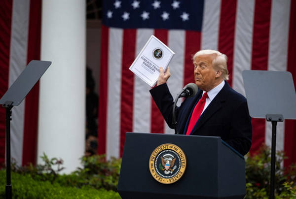 皇冠信用盘怎么注册_“这是逼中国放弃美债皇冠信用盘怎么注册，特朗普搬起石头砸自己的脚”