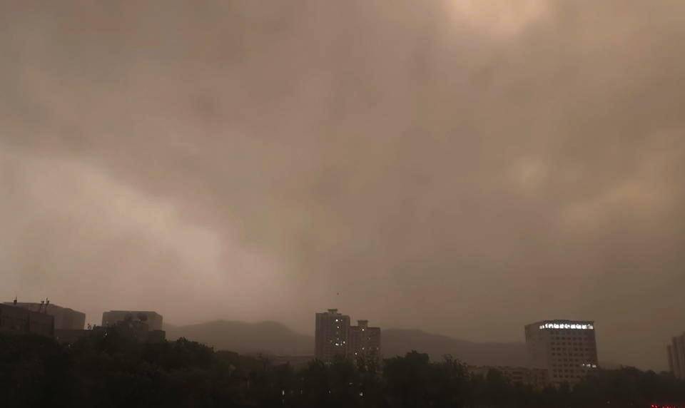 皇冠登一登二登三区别_昨晚这场暴风骤雨皇冠登一登二登三区别，让济南很多车辆变成“大花脸”