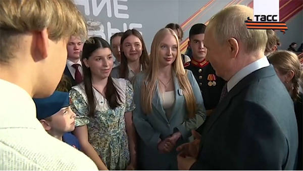 皇冠信用盘申请条件_普京：会考虑将伏尔加格勒更名为斯大林格勒皇冠信用盘申请条件，但最终决定应由该市居民作出