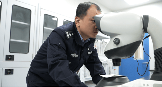 皇冠信用盘开户_苏州民警严方：840余万枚指纹、9000余起案件皇冠信用盘开户，他在方寸间寻找真相