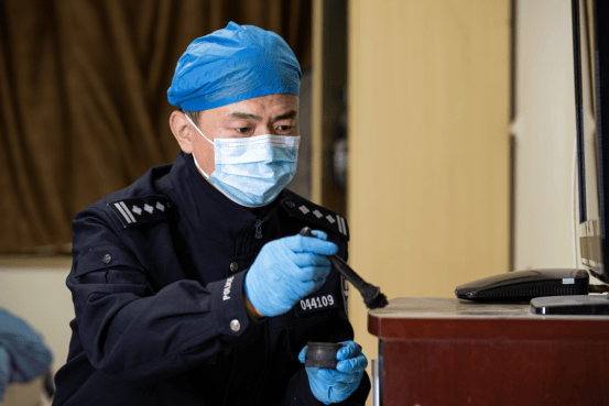 皇冠信用盘开户_苏州民警严方：840余万枚指纹、9000余起案件皇冠信用盘开户，他在方寸间寻找真相