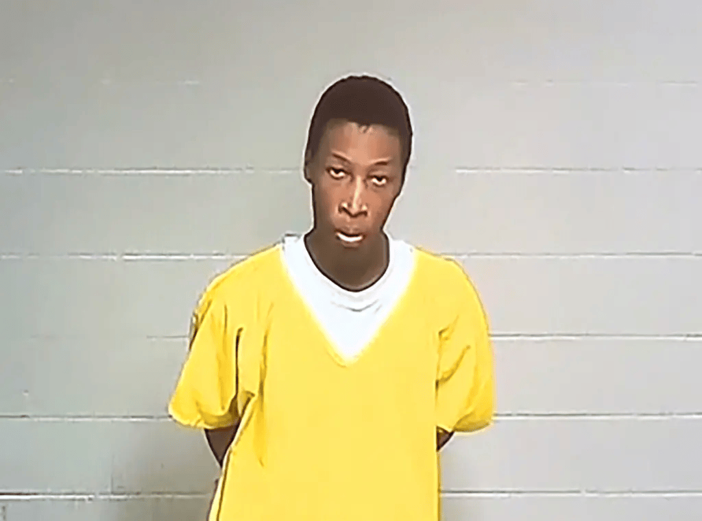 皇冠信用盘账号_美国14岁男孩被杀皇冠信用盘账号，其母亲与凶手家人在法庭上爆发激烈斗殴