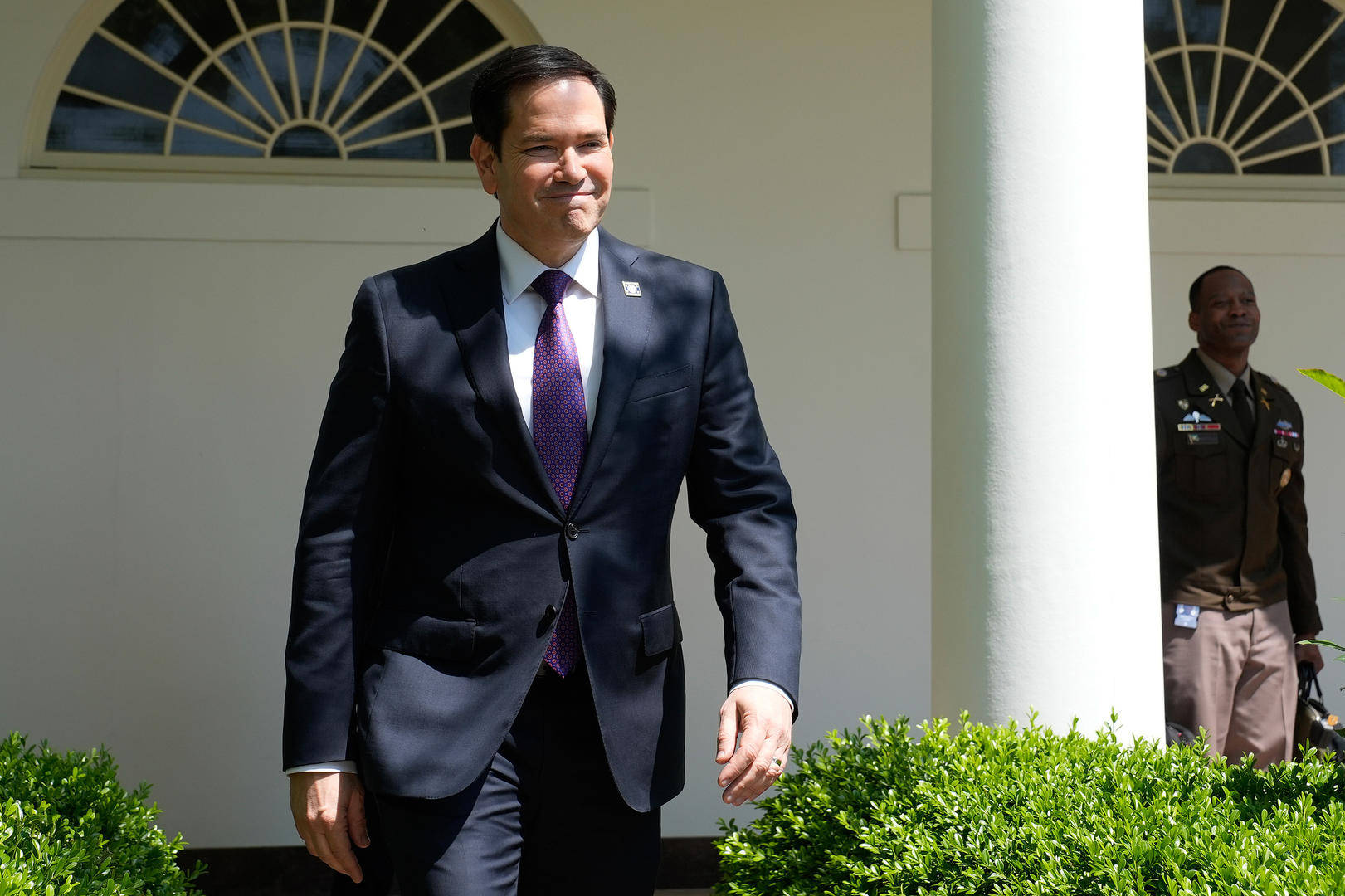 皇冠信用盘最高占成_美政府“无人可用”？国务卿身兼四职皇冠信用盘最高占成，或再接防长 专家：矬子里拔将军