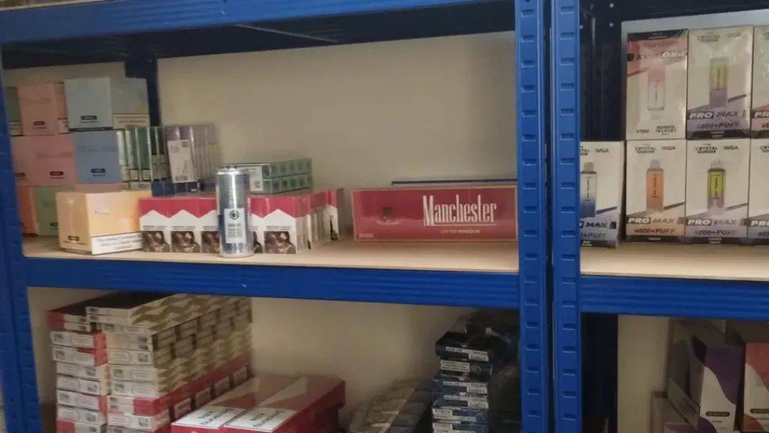 正网皇冠信用盘_英国一糖果店有隐藏通道正网皇冠信用盘，游客给近9000元才能进去，里面都是假货