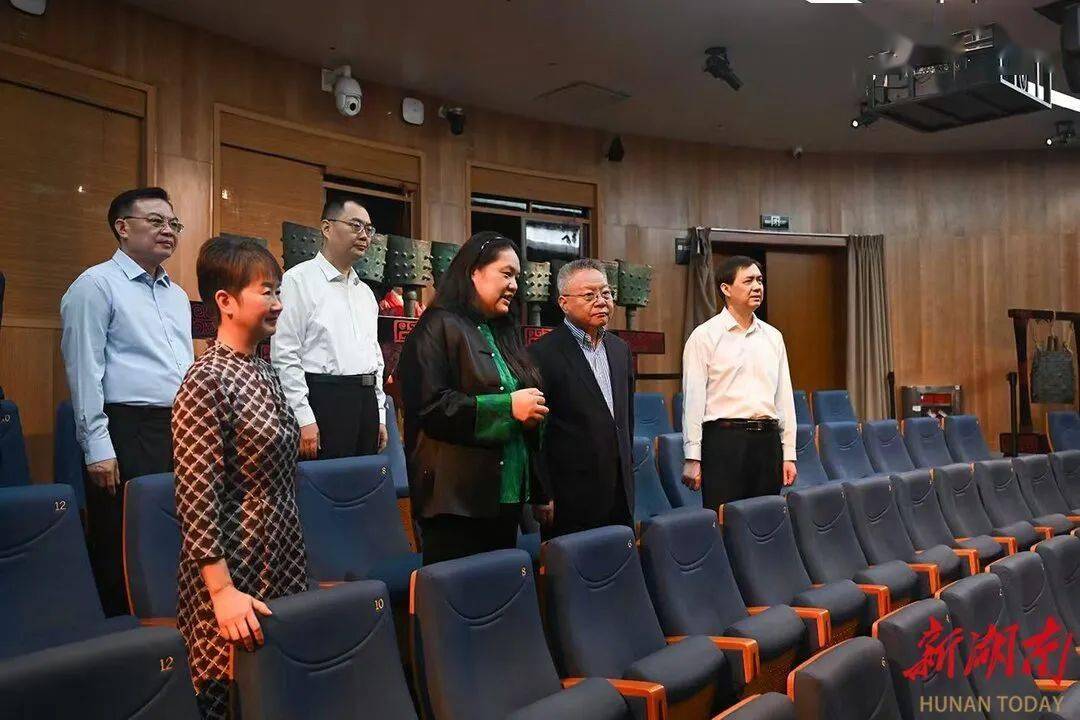 welcome皇冠注册_湖南省委书记长沙调研新消费welcome皇冠注册，走进脱口秀剧场、茶饮零食企业……