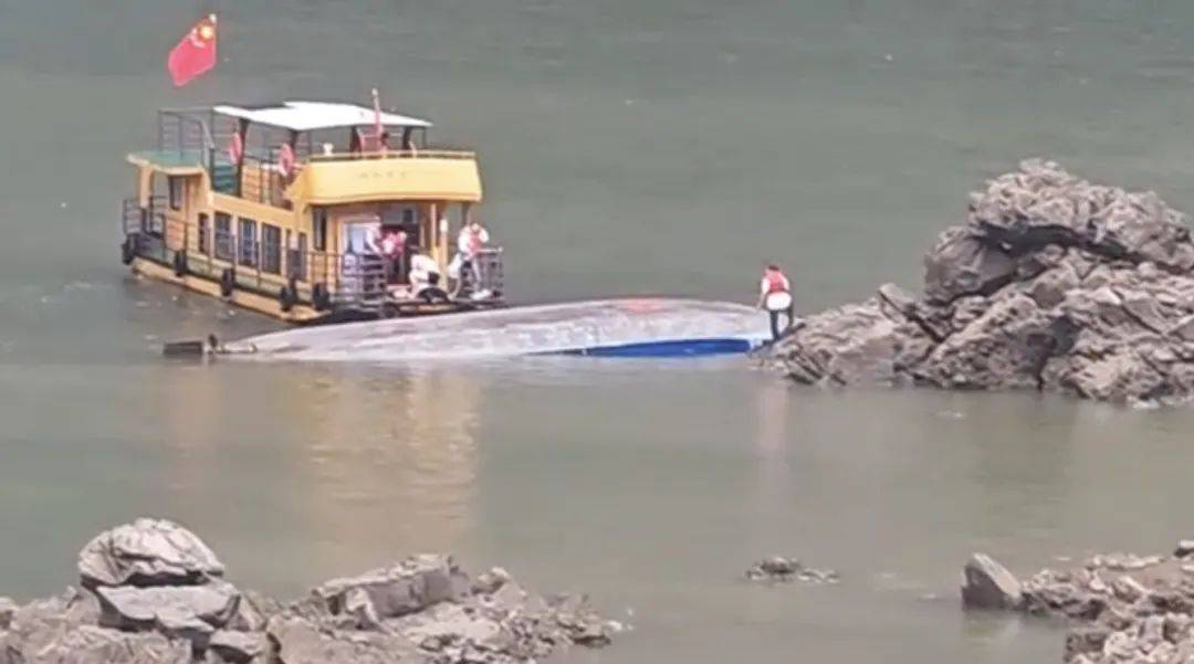 皇冠信用盘_贵州消防：调派248人（其中潜水员83人）现场救援