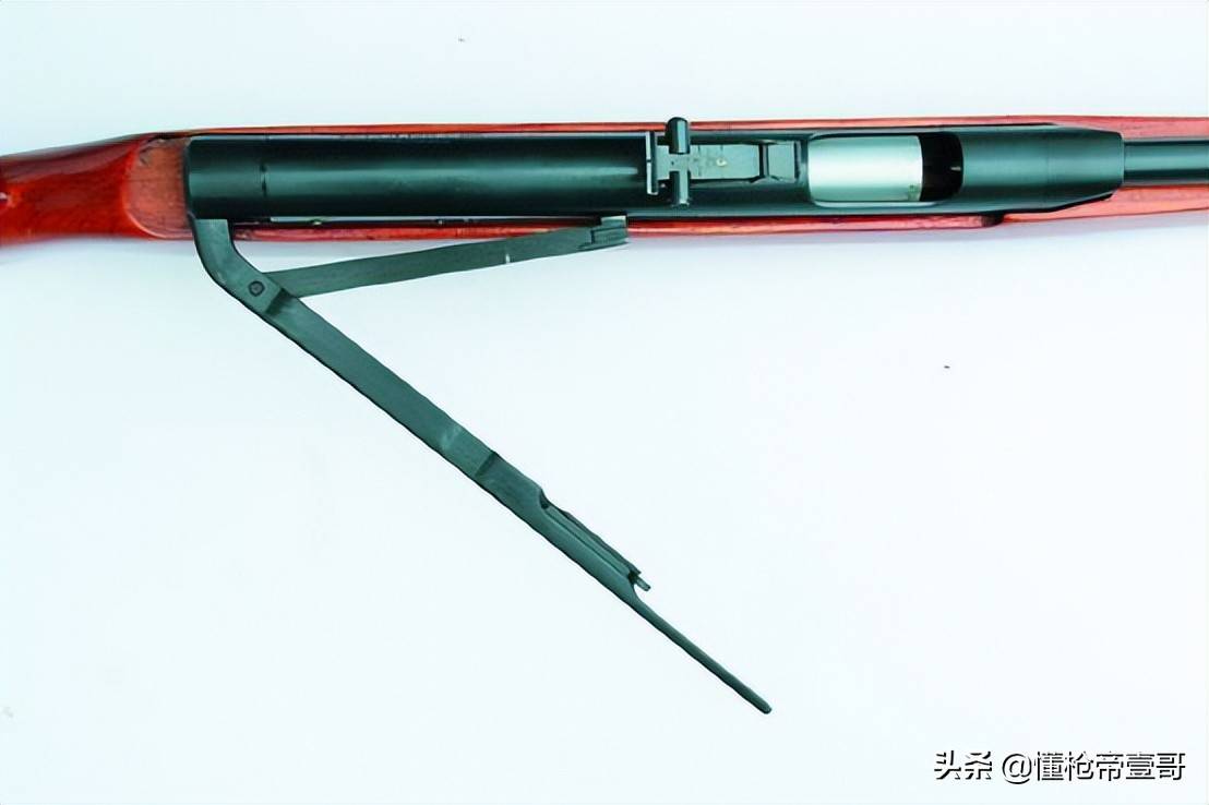 皇冠信用在线申请_俄军缴获中国81版气枪皇冠信用在线申请？还有百年汤姆逊冲锋枪、莫辛纳甘
