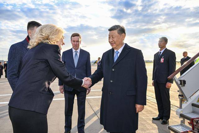 皇冠皇冠足球平台_习近平抵达莫斯科对俄进行国事访问并出席纪念苏联伟大卫国战争胜利80周年庆典