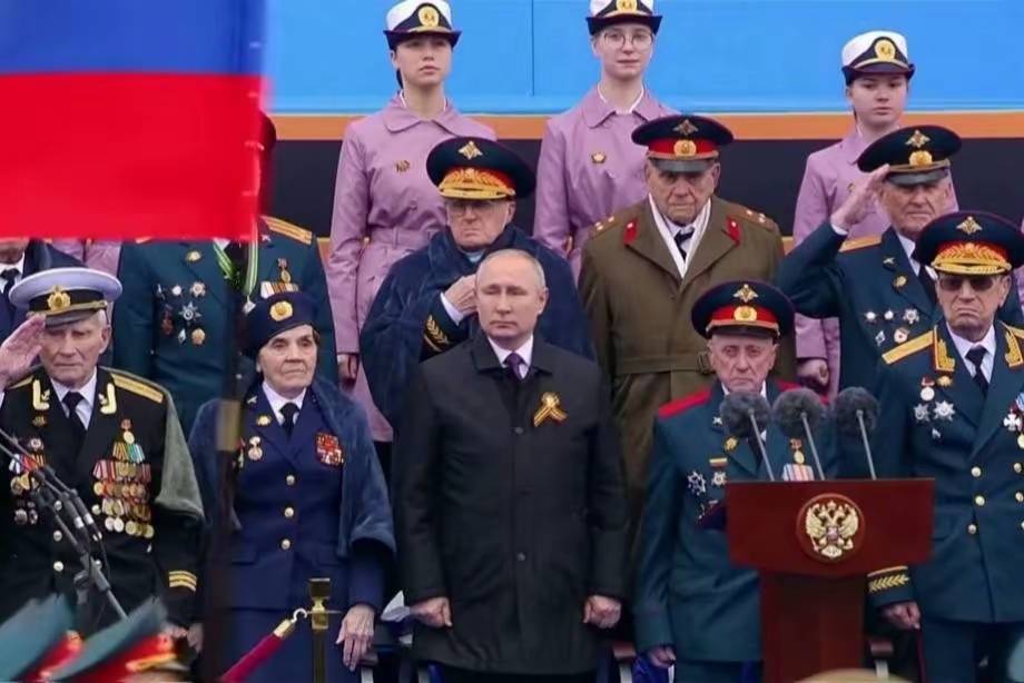 皇冠登3代理注册_20多国将齐聚莫斯科皇冠登3代理注册，中方代表起身前，普京当众为76年的老伙计高调表态