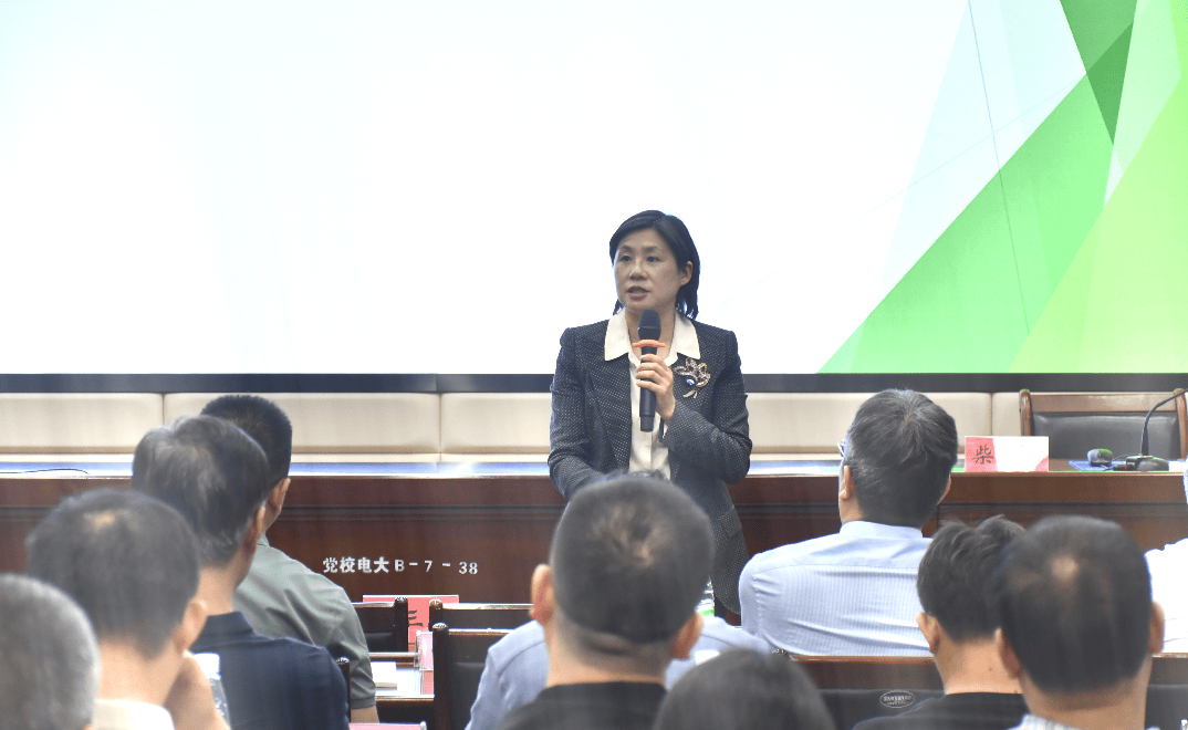 皇冠信用网怎么开户_中共杭州市委党校常务副校长柴宁宁为桐庐党校主体班次作专题辅导