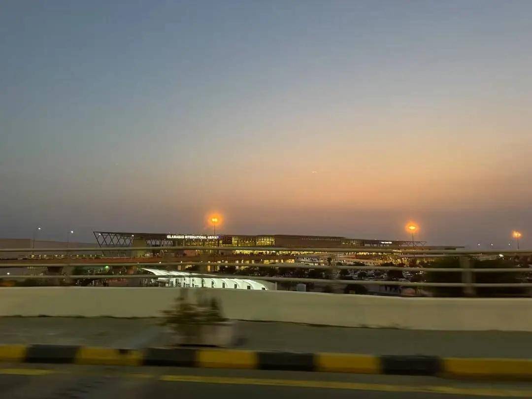 皇冠登3代理申请_最新：印度一战机被击落皇冠登3代理申请，飞行员被俘；32个机场暂停，约70%电网瘫痪！华人讲述惊险经历→