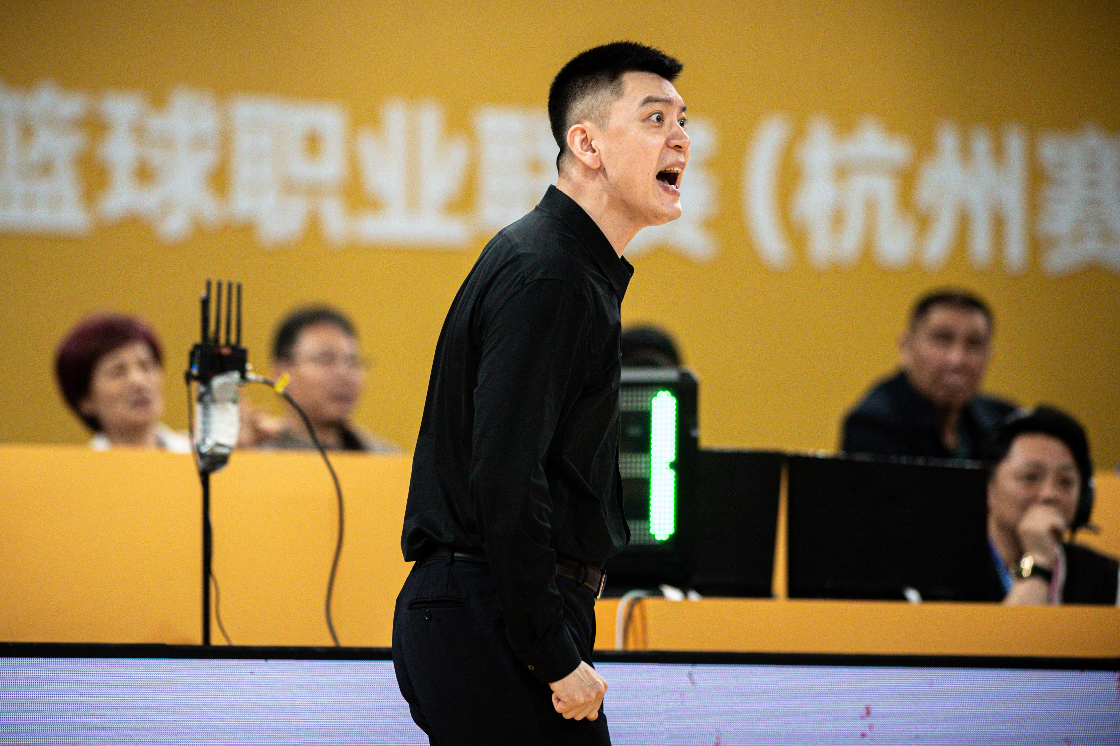 皇冠信用网会员开户申请_杨鸣：皇冠信用网会员开户申请你用欧洲裁判就全用欧洲的 3个裁判3个尺度