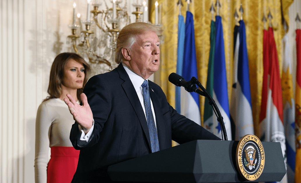 皇冠足球平台代理_中方前脚同意解除皇冠足球平台代理，关键时刻，特朗普态度转变，美财长称“不抱希望”