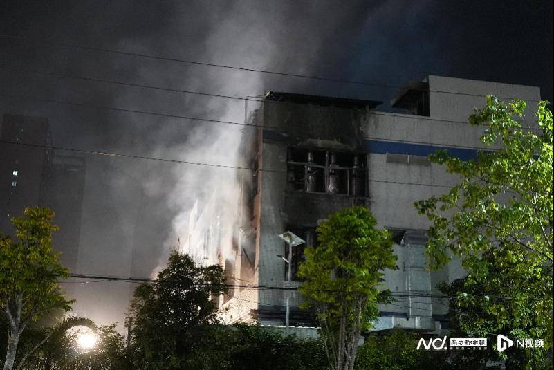 皇冠足球管理平台出租_昨夜皇冠足球管理平台出租，中山一公司突发大火， 事发时火光冲天