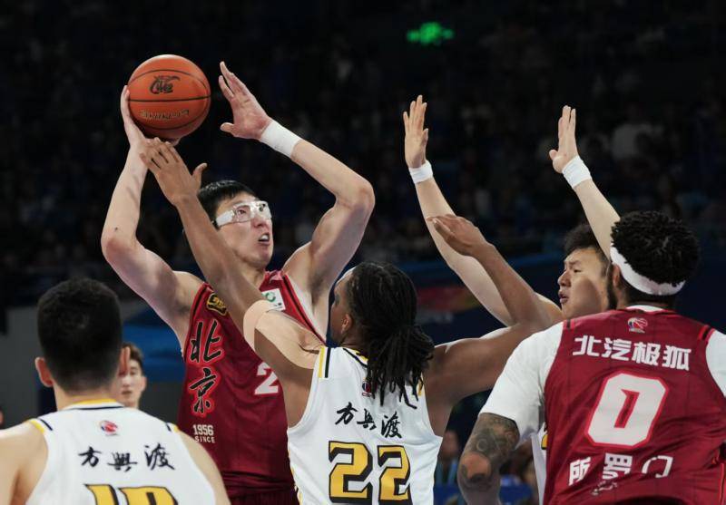 皇冠信用平台出租出售_CBA总决赛｜限制不住布朗+末节崩盘 北汽男篮再度不敌广厦