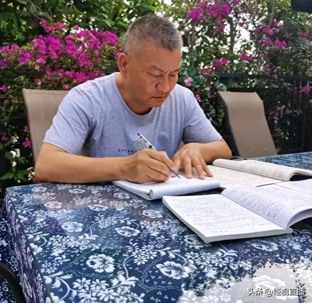 皇冠信用網如何申请_58岁梁实备战第29次高考皇冠信用網如何申请，谈多次落榜：31岁已赚100万，也许用光前半生运气