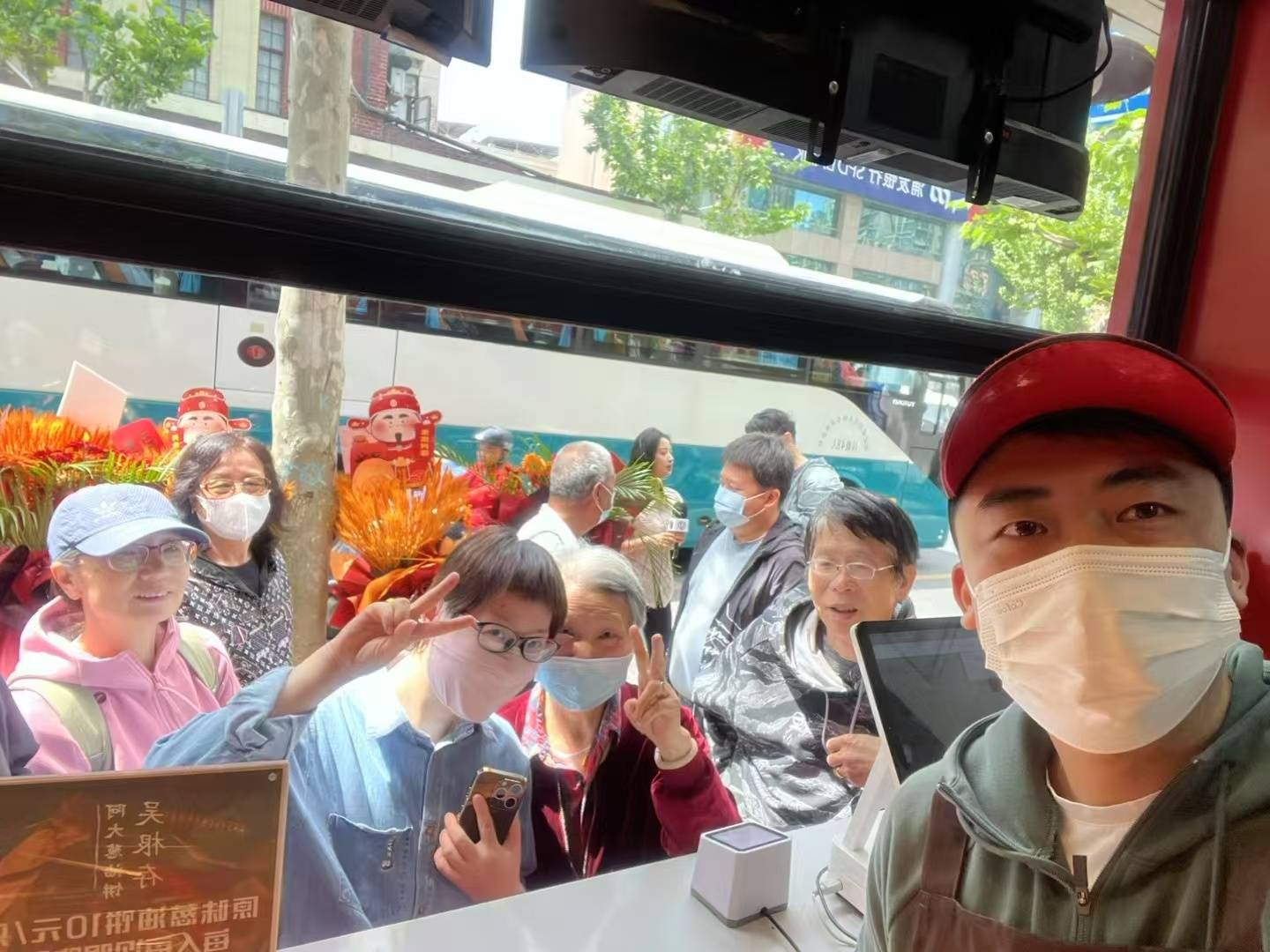 皇冠信用网平台开户_沪上网红“阿大葱油饼”开业近一月皇冠信用网平台开户，老板吴志勇：10元一个有的赚，但压力不小