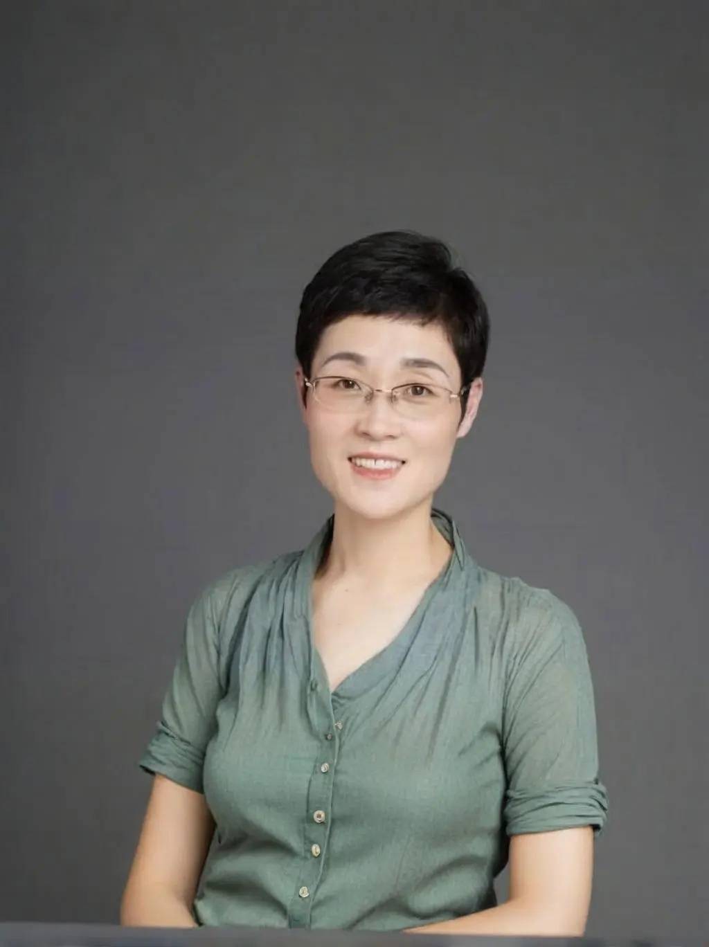 皇冠信用网平台_“刘晓艳发文”登热搜第一皇冠信用网平台，周思成再回应：可以学历、成绩一般，但不能学历造假