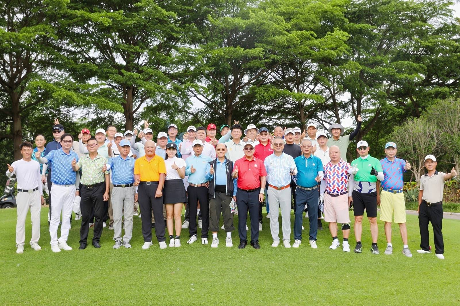 皇冠信用网会员注册_欧亚高尔夫球总会领导莅邕暨广西龙高尔夫球队联谊赛