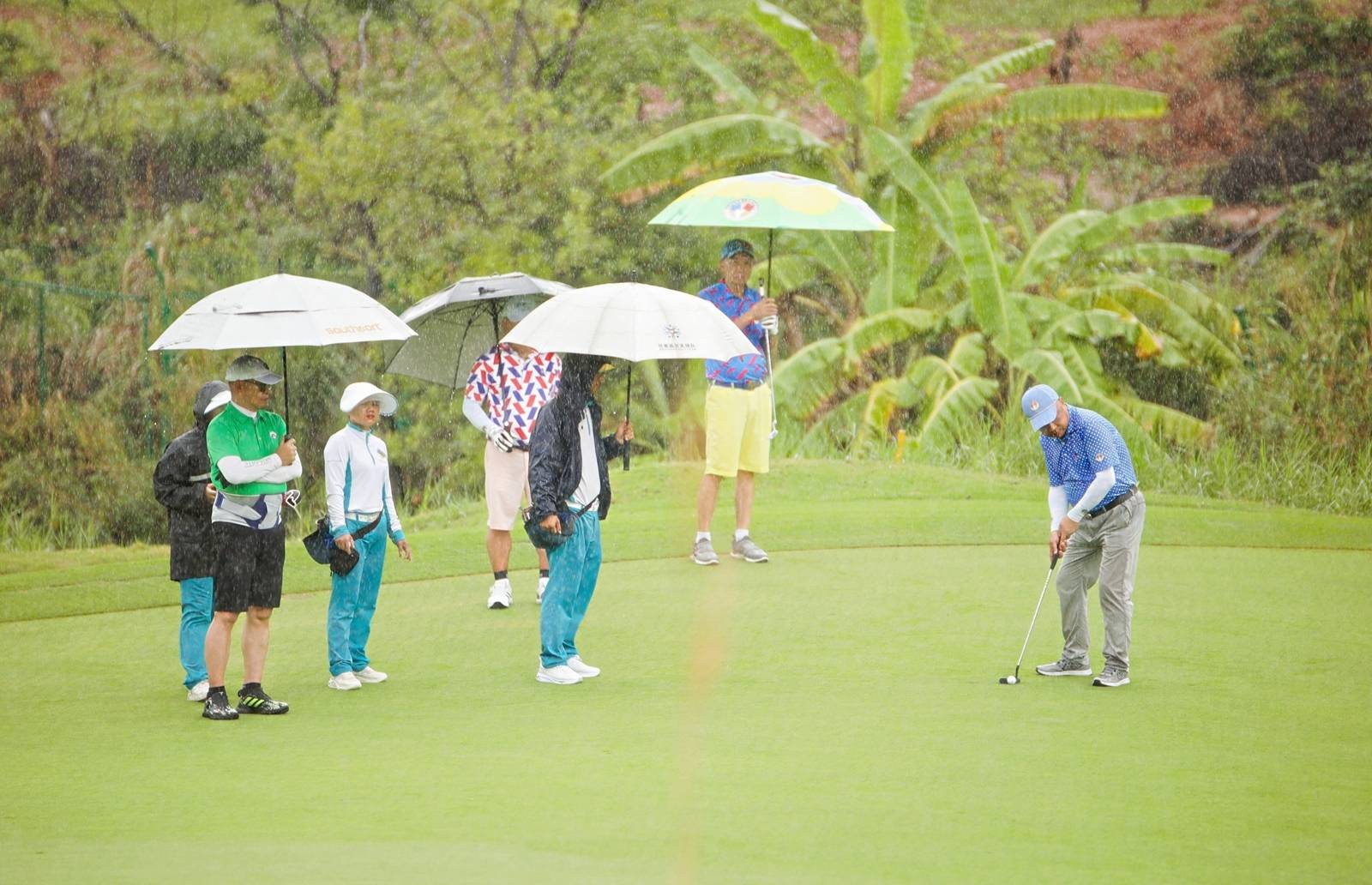 皇冠信用网会员注册_欧亚高尔夫球总会领导莅邕暨广西龙高尔夫球队联谊赛