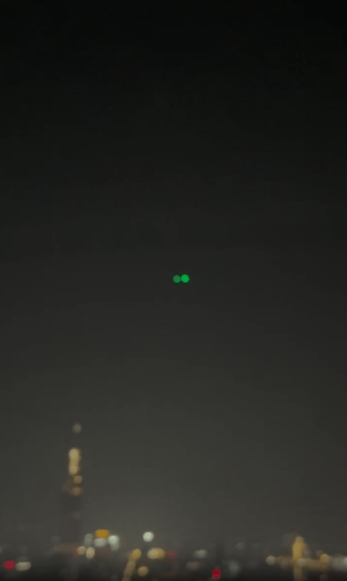 皇冠信用網怎么开户_男子入住丽思卡尔顿酒店55层套房皇冠信用網怎么开户，夜里竟发现窗外无人机贴着玻璃飞