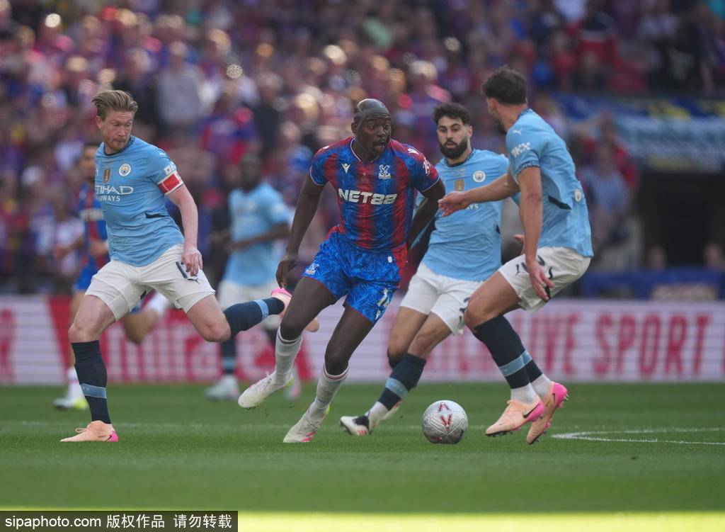 皇冠信用網登2代理_足总杯-埃泽破门马尔穆什失点 曼城0-1送水晶宫夺队史首冠