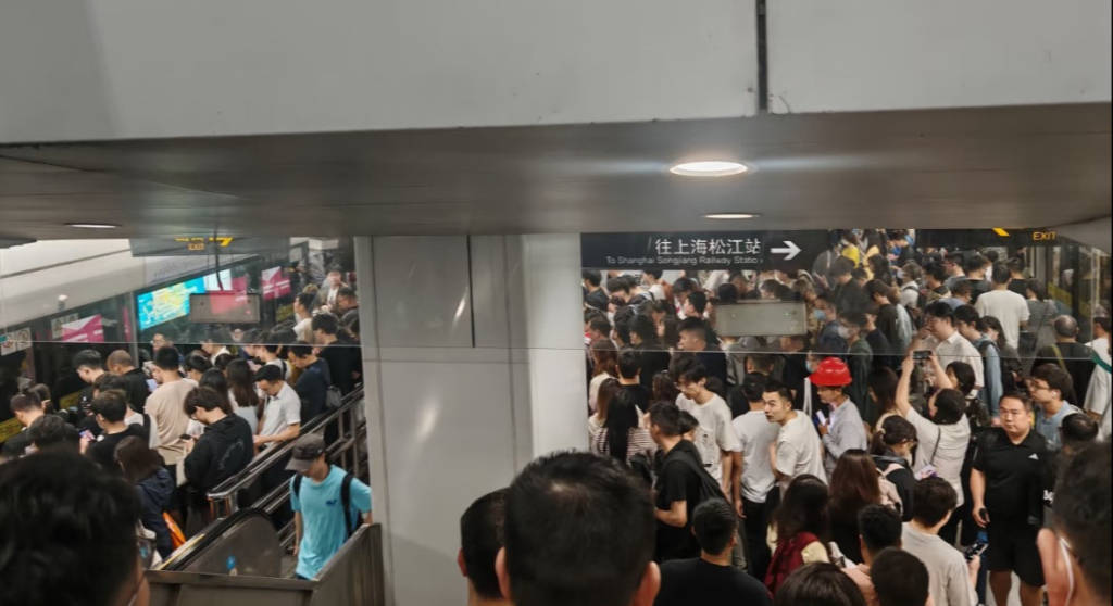 皇冠信用网会员账号_上海地铁：9号线因雨天打滑皇冠信用网会员账号，佘山往九亭方向部分列车限速运行