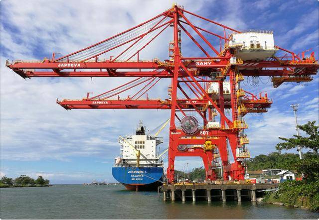 皇冠体育App下载_100%对华关税来袭皇冠体育App下载，特朗普又翻脸了？中国打法太狠，8国开始跟进