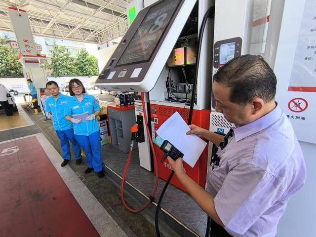 皇冠皇冠信用网会员注册_汽车加完油皇冠皇冠信用网会员注册，留在加油枪和油管里的油计费吗？