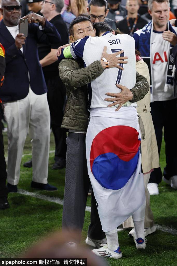 介绍个信用网网址_亚洲之光介绍个信用网网址！孙兴慜以队长身份捧起欧战奖杯 韩国历史第一人