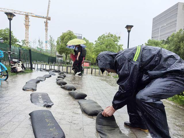 怎么开皇冠信用网_“雨像泼下来的”怎么开皇冠信用网，武汉再次经受住暴雨考验