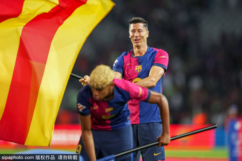 皇冠信用网代理平台_西甲变天！巴萨7虎将称霸赛季最佳阵容皇冠信用网代理平台，17岁妖星比肩莱万！弗里克笑了！