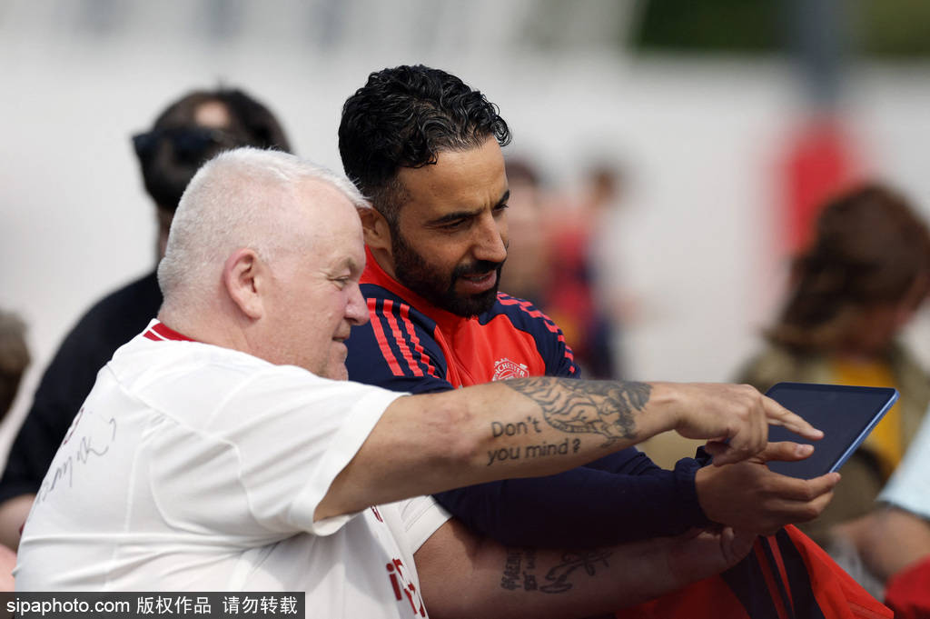 皇冠信用哪里申请_惊天内幕皇冠信用哪里申请！曼联新帅阿莫林与大佬拉特克利夫彻底闹掰？红魔复兴再遭重创！