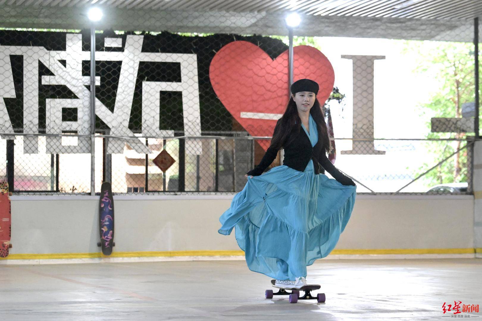 信用网皇冠申请注册_50岁刘阿姨在成都逆风翻盘：从多次病危信用网皇冠申请注册，到滑板“少女”