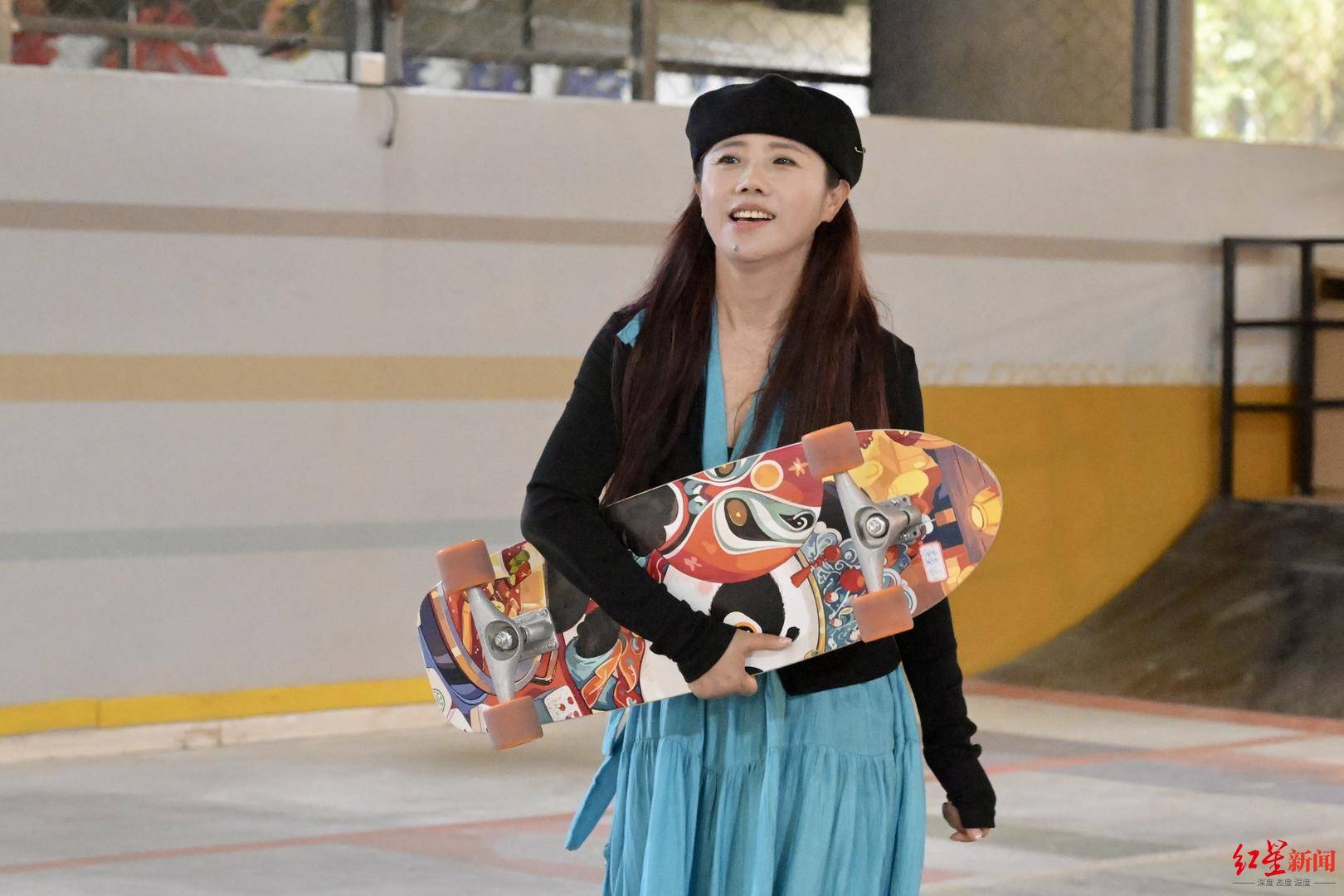 信用网皇冠申请注册_50岁刘阿姨在成都逆风翻盘：从多次病危信用网皇冠申请注册，到滑板“少女”