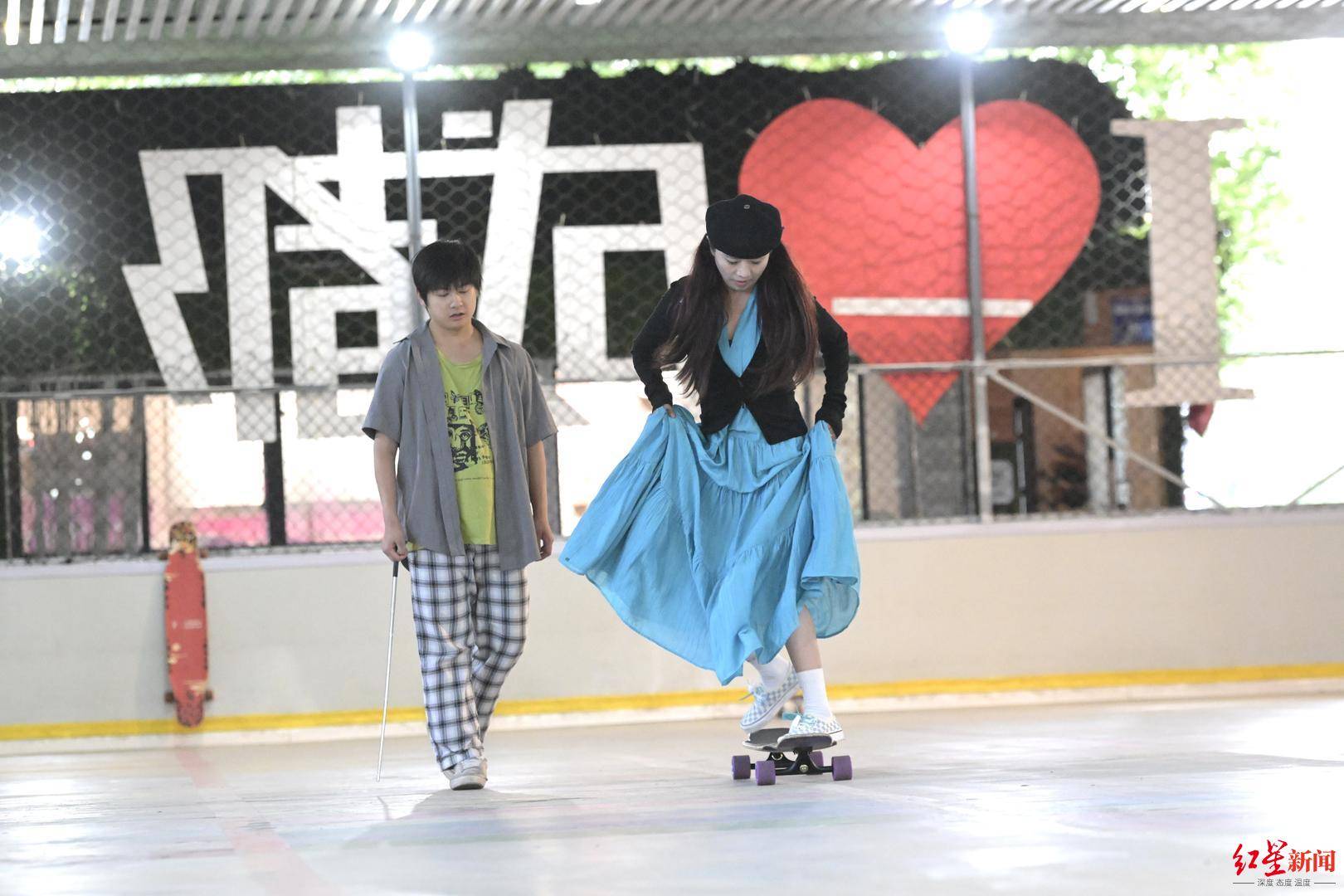 信用网皇冠申请注册_50岁刘阿姨在成都逆风翻盘：从多次病危信用网皇冠申请注册，到滑板“少女”