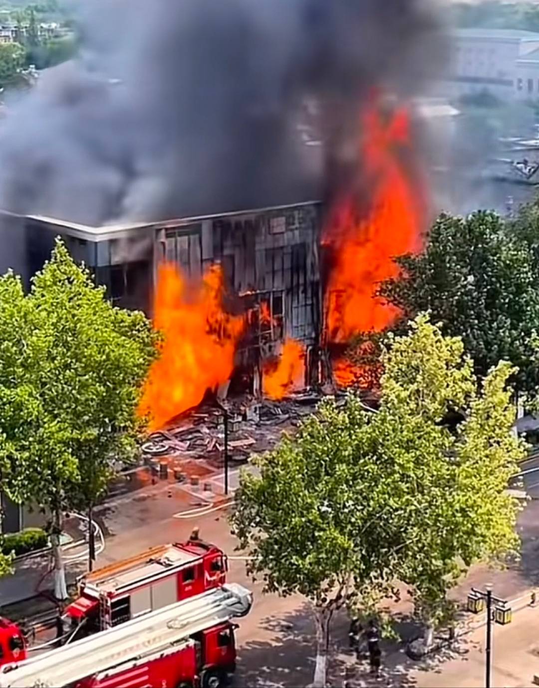 皇冠信用网在线注册_济南突发火灾致5人受伤1人失联皇冠信用网在线注册，附近商家称“广场晃动了一下”：有明显震动感