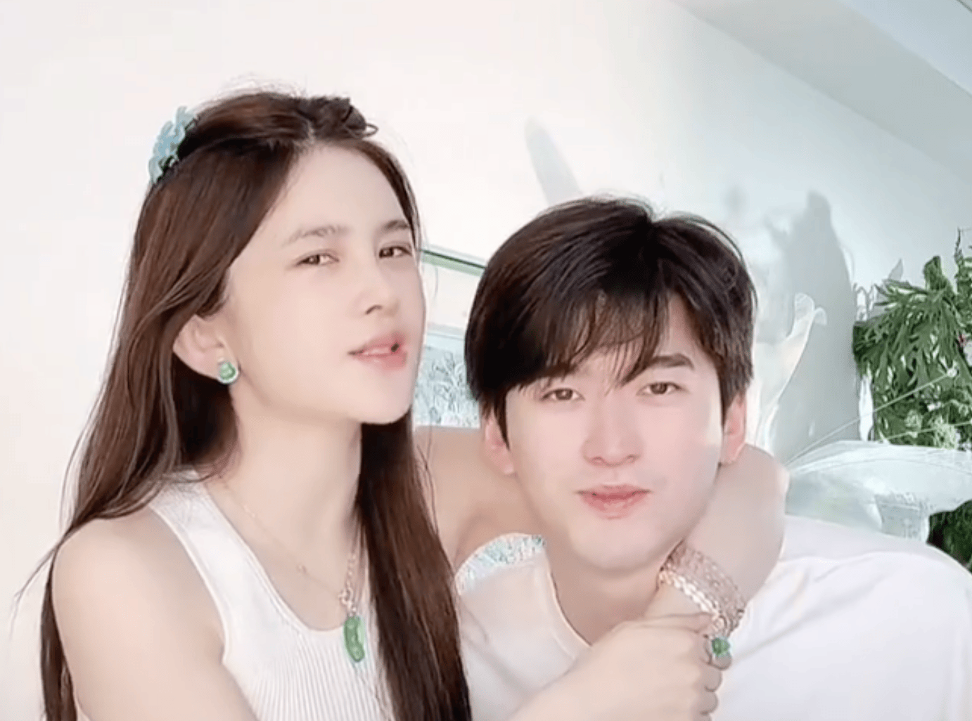 皇冠信用网出租_赵樱子近日在直播中自曝怀孕 称如今孕期3个月