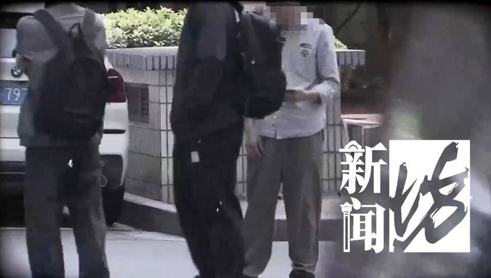 皇冠信用网出租_一眼看穿！上海爷叔报警：这两人极为奇怪！警方一查皇冠信用网出租，果然不对劲→