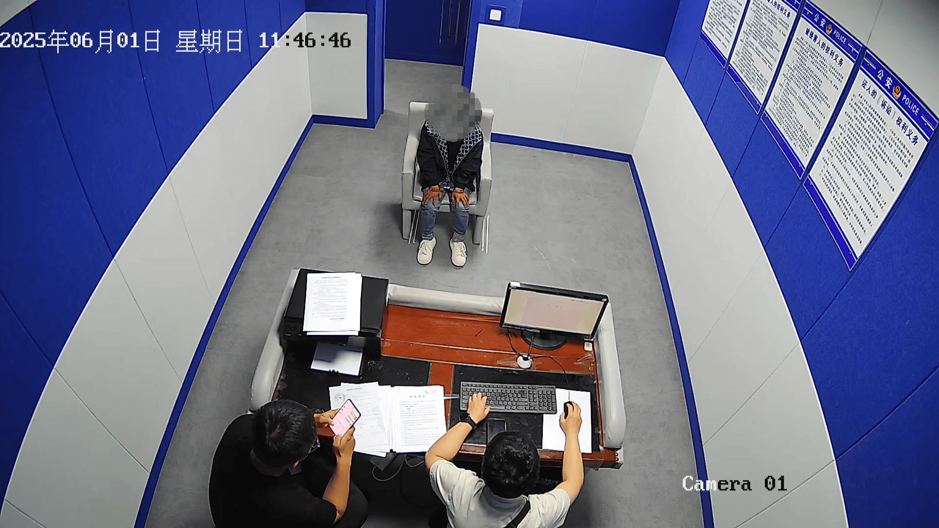 足球大小_“马虎”夫妻家钥匙插门上忘拔足球大小，次日发现钱包竟“蒸发”了