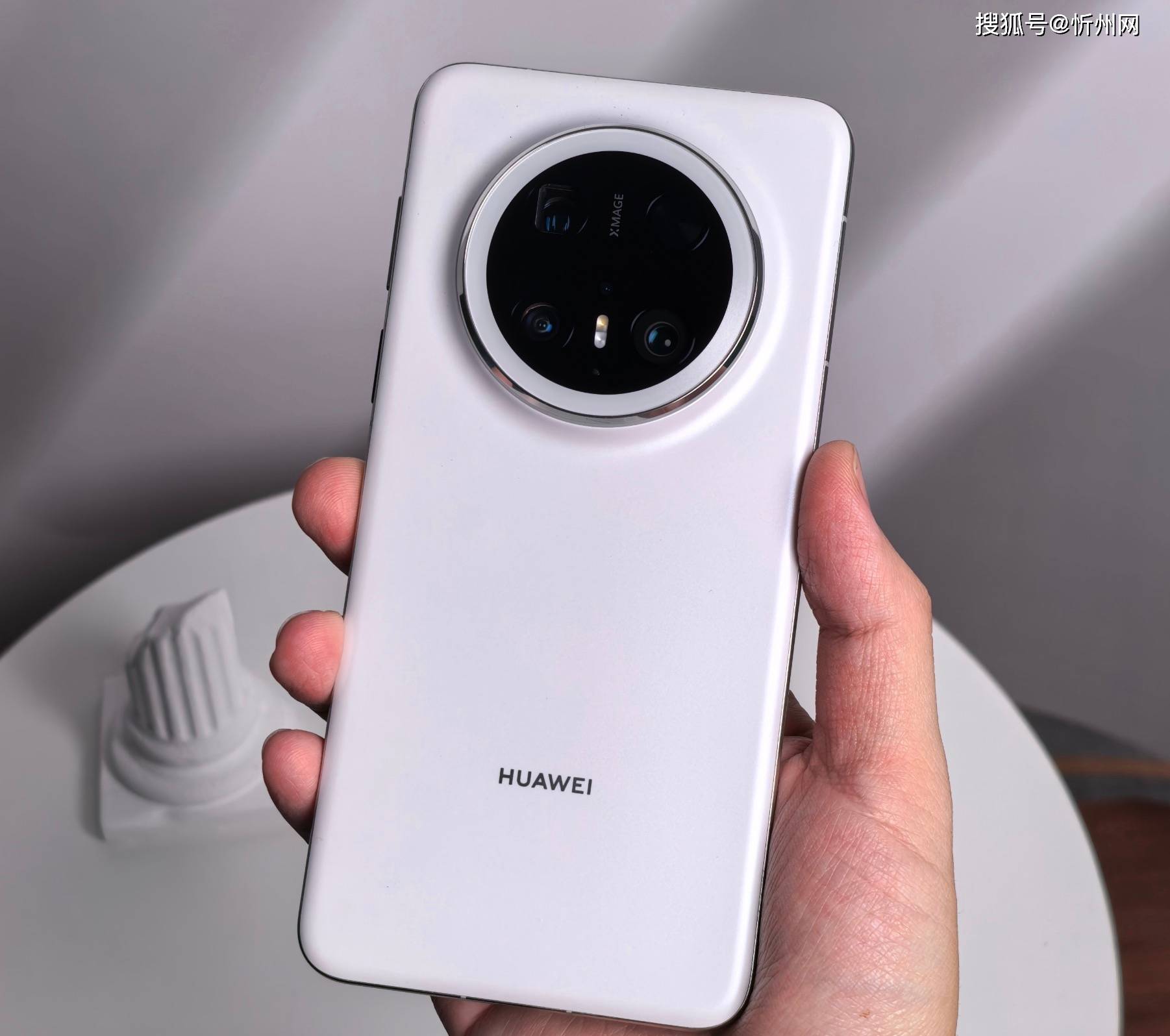 皇冠登录网址_为什么有人宁愿买华为Mate 70 Pro优享版皇冠登录网址，也不买iPhone 16 Pro？